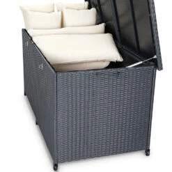 Polyrattan-Auflagenbox Schwarz 150x77x73cm Mit Rollen 41 Polyrattan-Auflagenbox Schwarz 150x77x73cm Mit Rollen -Gartenmöbel Geschäft ddc694e67d1d4e336b25b2b963ecac9f de 108343d 10 1